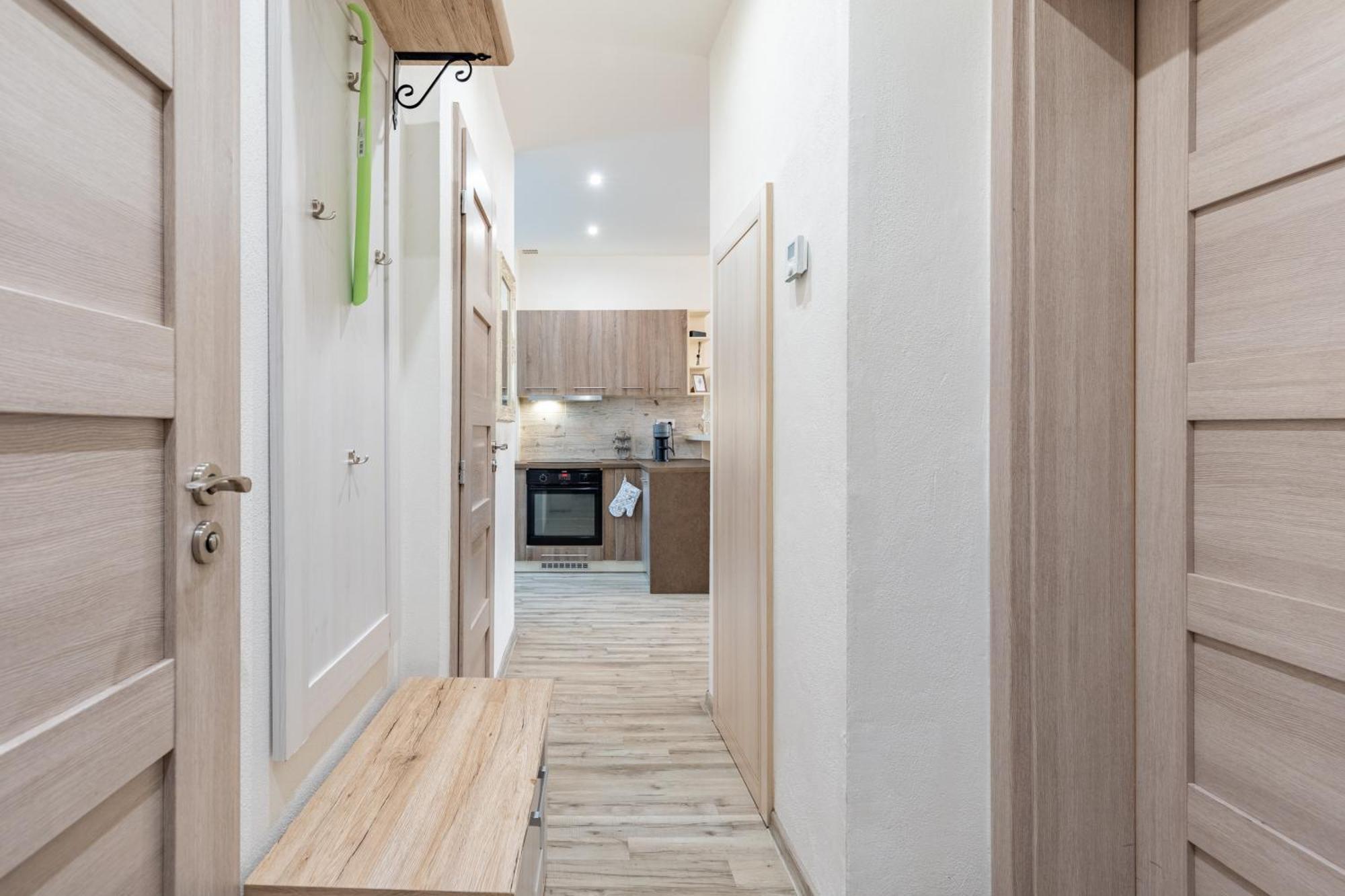 Apartamento Charming Flat, Steps From Castle - Historic Part Bratislava Exterior foto